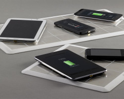 <b>Categoria:</b> Smart Energy </br>
<b>Marca: </b>Energy Square</br>
<b>Produto: </b>carregador universal sem fio para laptops</br>
<b>Descrição:</b> baseia-se na patente “Power by Contact”, que recarrega o aparelho sem o uso de ondas eletromagnéticas.