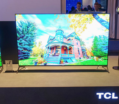 <b>Um dos novos TVs mostrados pela TCL que utilizam painel MiniLED, um híbrido entre LED e OLED.</b>
