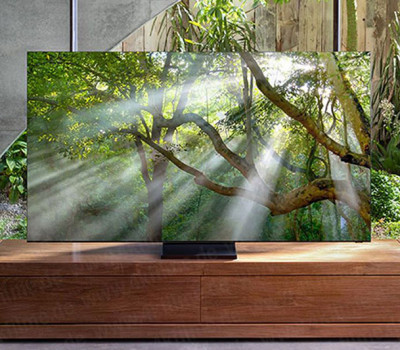 <b>Um dos vários modelos QLED 8K da Samsung na CES 2020, com tela sem borda.</b>