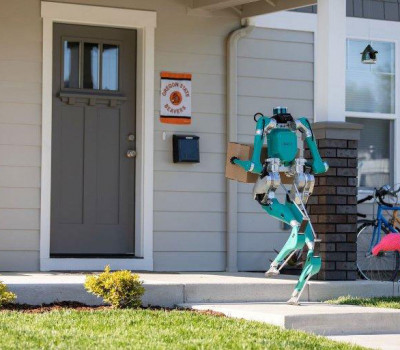 <b>Em parceria com uma empresa de robótica, a Ford apresentou este robô para o segmento de delivery.</b>