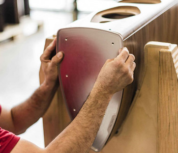 Linha de montagem da Sonus Faber, na Itália