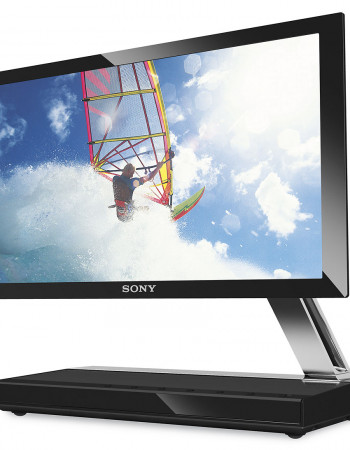 Com tela de 11 polegadas, ninguém levou muito a sério o primeiro TV OLED, lançado pela Sony em 2008. Não era comercialmente viável para tamanhos maiores, o que só veio a mudar quando a <a href="https://orlandobarrozo.blog.br/2009/12/07/oled-da-kodak-para-a-lg/" target="_blank" data-saferedirecturl="https://www.google.com/url?q=https://orlandobarrozo.blog.br/2009/12/07/oled-da-kodak-para-a-lg/&source=gmail&ust=1600424739650000&usg=AFQjCNFdWw1dwqpnBiW_XuX_aVyoOagoGg" rel="noopener noreferrer">LG adquiriu as patentes da Kodak</a>,  que havia desenhado algo similar mas quebrou antes de poder lançar no mercado.