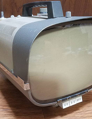 Um dos primeiros televisores portáteis, que marcou em 1960 a entrada da Sony no poderoso mercado americano. Nos anos seguintes, a empresa se tornaria uma das maiores fabricantes do planeta.