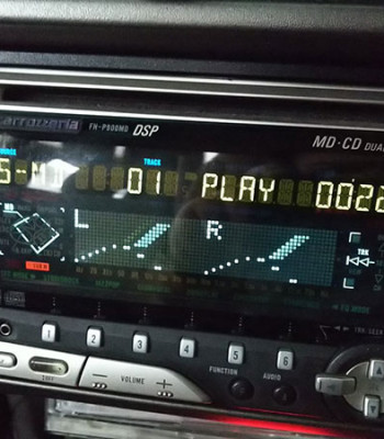 1997 – Pioneer (Japão) desenvolve o primeiro display OLED para painel de automóvel.