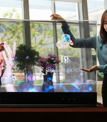 2008 – Samsung (Coreia) desenvolve displays OLED de 12” (transparente).