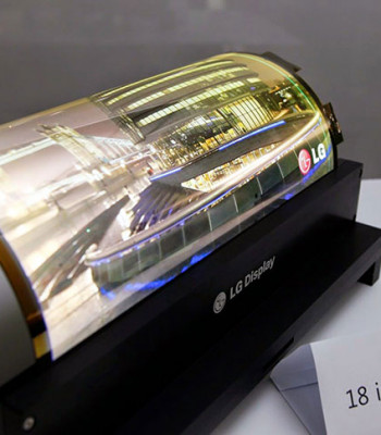 2010 – Surgem os primeiros displays FlexOLED.