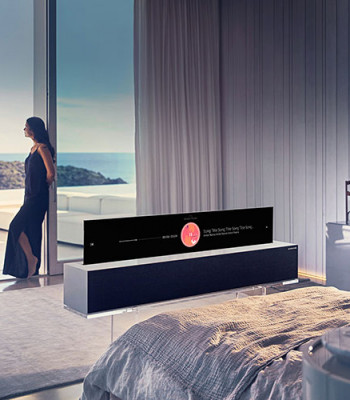 2019 – LG apresenta a primeira TV OLED com tela rollable, que fica embutida num móvel.