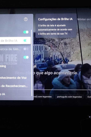 Nesta tela estão diversos ajustes para facilitar o controle da TV por voz