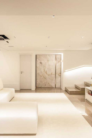 Com tela elétrica de 92”, o home theater do living é
muito usado para jogar videogame.