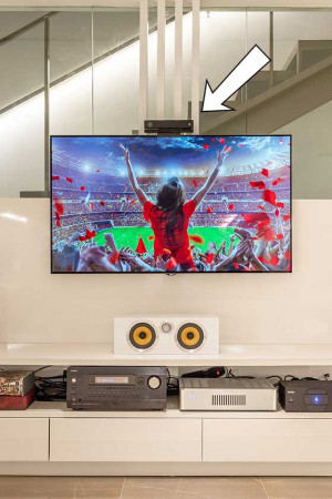 Conectado ao TV de 55”, segunda opção de tela na
sala de estar, o sensor de movimentos (montado sobre a TV) deixa os jogos
</br>mais divertidos.