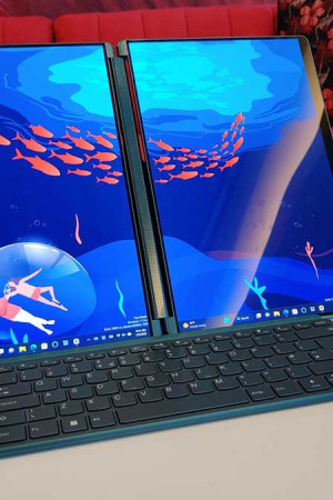 O notebook Yoga Book 9i, da Lenovo, tem tela dupla que também pode ser montada na vertical.