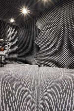 Câmara anecoica da Samsung usada em testes para dispositivos 5G