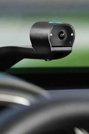 A Ring, que pertence à Amazon, mostrou uma câmera compacta para uso em automóveis.