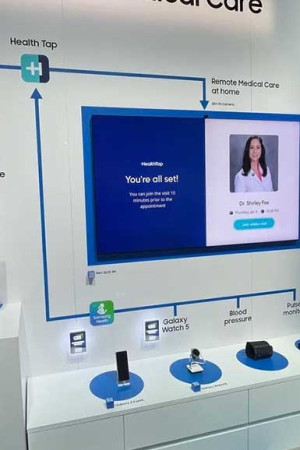 No estande da Samsung, demonstração do novo serviço que permitirá consultas médicas pela tela da TV.