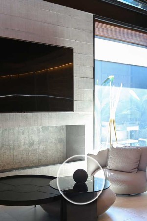 Som ambiente, ar, luzes, cortinas e TV da área gourmet podem ser comandados por voz, com</br> a caixinha Alexa.