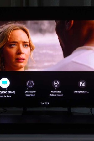 Com a soundbar Wi-Fi, conseguimos ouvir com nitidez os efeitos Dolby Atmos da TV.