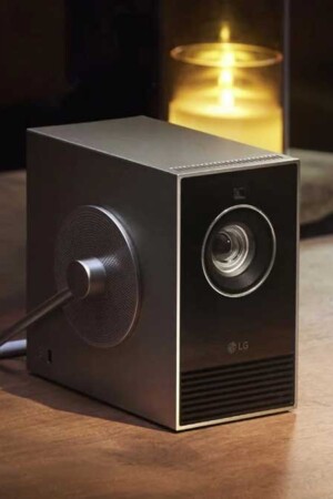 Nova versão do projetor LG CineBeam, em formato cubo, resolução 4K e rotação em 360º.