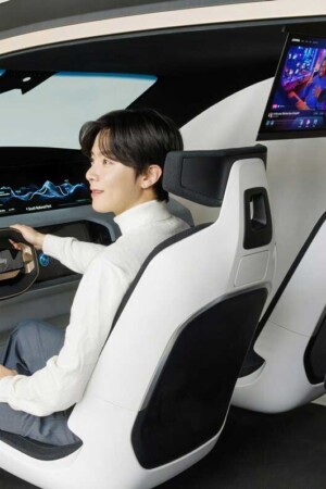Carro inteligente, com painel futurista e vários displays, sucesso no estande da LG.