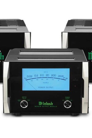 Amplificador McIntosh de três módulos, que soma 2.000W de potência.
