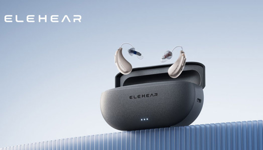 Especialista em acessórios de audição, a chinesa Elehear traz a Las Vegas os primeiros com IA: têm cancelamento de ruído e reforço de diálogos.