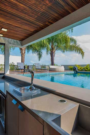 Detalhe do bar molhado, também com som ambiente...