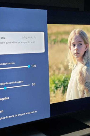 Tela do ajuste Dolby Vision IQ, que regula a clareza da imagem conforme a luminosidade ambiente.