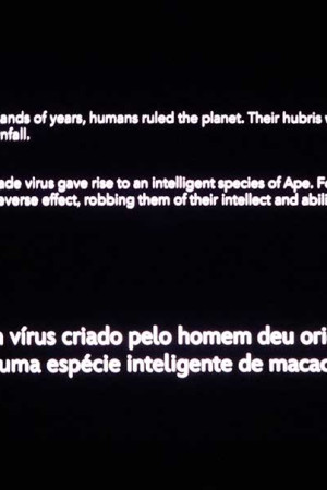 Abertura de Planeta dos Macacos: tela toda escura, mas sem vazamentos de preto.