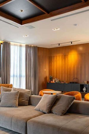 Outro ângulo do sistema de dutos para climatização: uma única condensadora controla a temperatura da casa toda.