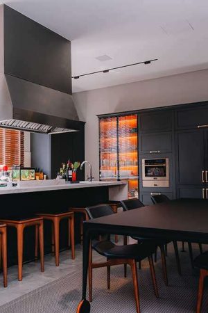 Detalhe da área gourmet, também sonorizada e climatizada.