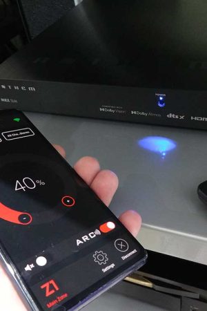 O app da Anthem oferece desde ajustes de volume até configurações avançadas.