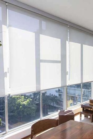 As persianas do living são controladas pela automação