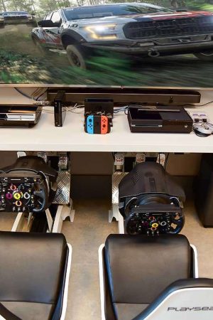 Com tanta tecnologia na casa, não podia faltar um espaço para games, incluindo soundbar para ampliar os efeitos sonoros.