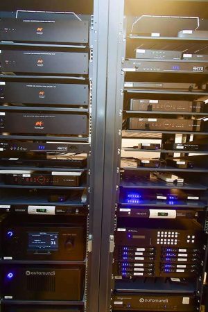 O projeto é bem complexo, envolvendo uma série de acessórios que ficam num compartimento à parte.