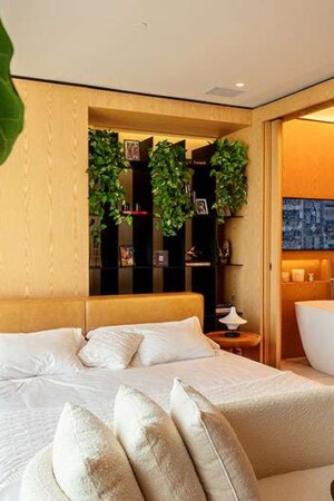 Detalhe da suíte com hidromassagem, onde foi instalada uma TV de 43”, a umidade também é controlada por um sistema automatizado.