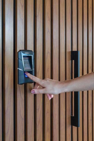 Biometria na entrada da casa reforça a segurança