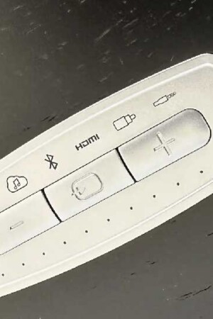 Botões na parte superior da caixa, também de fácil acionamento