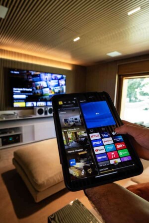 Tela do Kaleidescape, servidor de música que agiliza o acesso a todos os conteúdos da família.