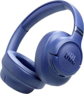 Um dos novos fones JBL da linha Tune: no modelo 780NC, a bateria tem autonomia de 76 horas…