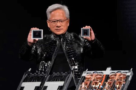 Jensen Huang, CEO da Nvidia, apresenta sua nova geração de chips prontos para IA Generativa.